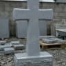 Cruce simplă de granit gri cu postament, fără inscripție